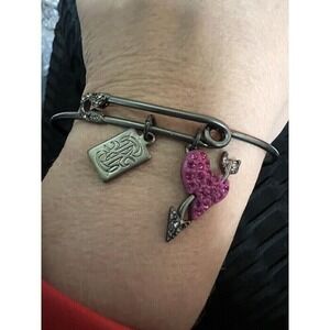 012-010 B3G1 Black Metal Tone Bracelet With Safety Pin‎ And Love Heart Charm 3"